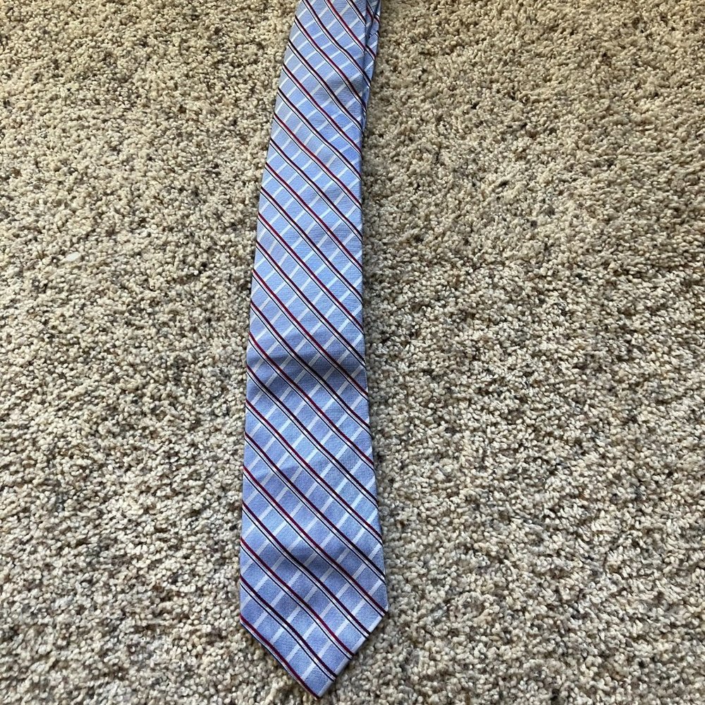 Light blue tie